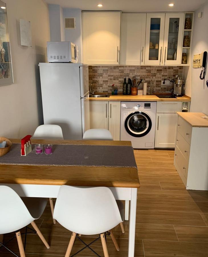 Cosy Apartment In L Escala, 7 Mins Walk To The Closest Beach, Riells L' Escala Extérieur photo